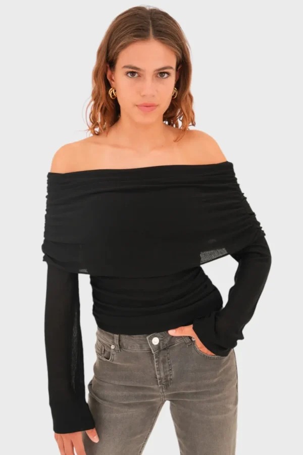 "Off shoulder" top black